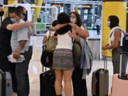 un reencuentro en el aeropuerto dt fpvvwh8 1256x620 1