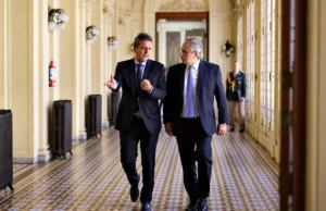 alberto fernández junto a sergio massa