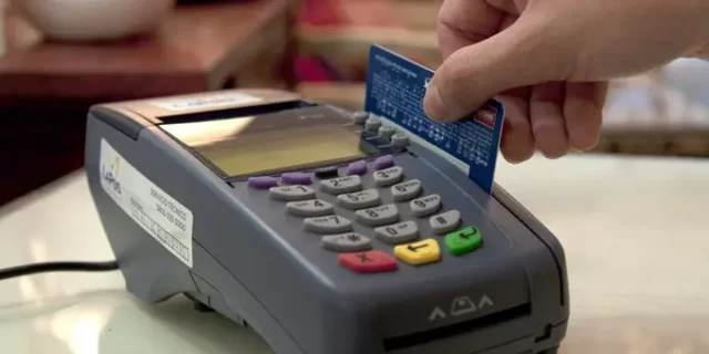 75756 desde hoy será más caro financiar la tarjeta de crédito en pesos y dólares