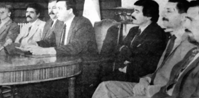 el flamante gobernador de santa cruz, néstor kirchner, en 1991 junto a su gabinete