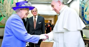 el papa francisco recibió a la reina isabel ii en 2014