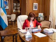 cristina fernández de kirchner en su oficina