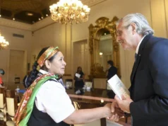 alberto fernández recibió a integrantes de comunidades mapuches en la casa rosada