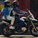 Uber inscribe motociclistas para el transporte de pasajeros