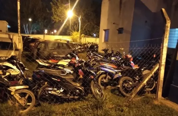 25435 policia picadas lomas