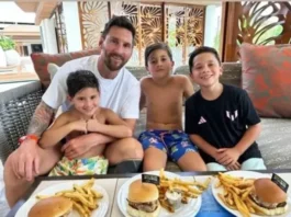Messi junto a sus hijos comieron los sánguches del Hard Rock
