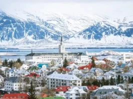 reykjavik, la ciudad capital de islandia, vista desde arriba en invierno
