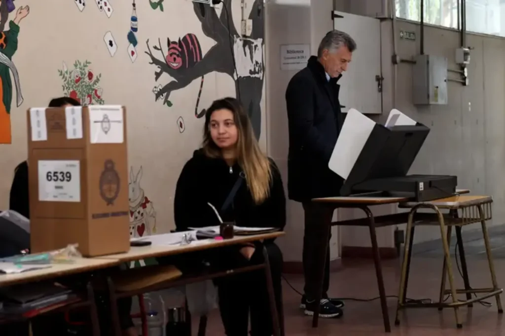 Mauricio Macri votando