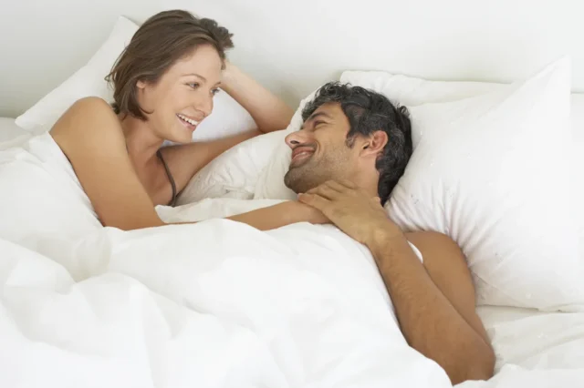 Pareja en la cama