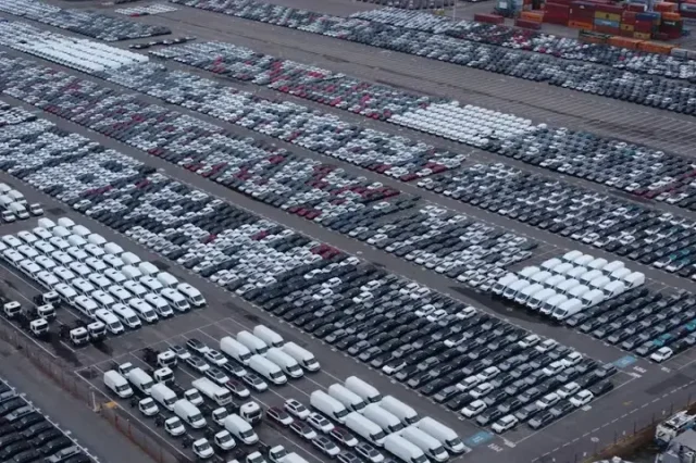 6975 autos en el puerto