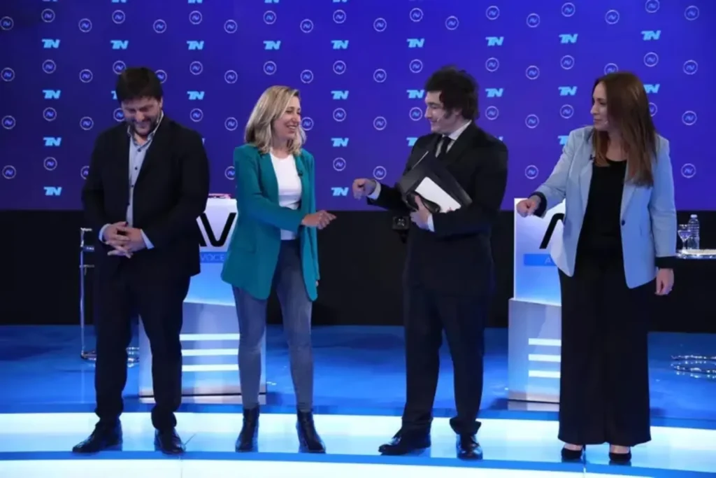 Los candidatos durante el debate porteño en 2021