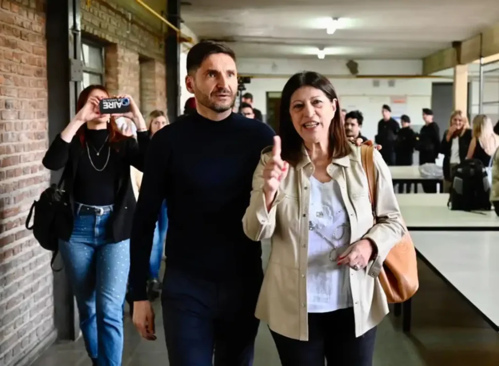 Maximiliano Pullaro acompaña a Clara García a votar