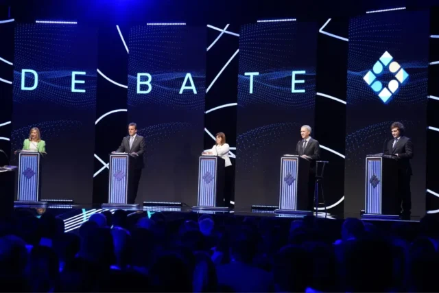 900x600 debate-presidencial-2023-dijo-lenguaje-no-verbal-candidatos-1008532-073912 (1)