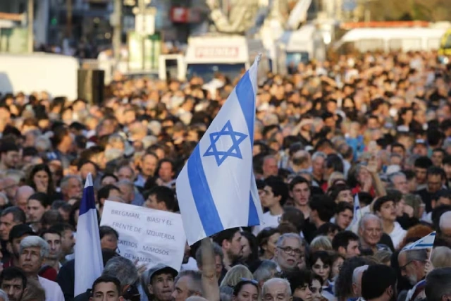 Marcha en Capital Federal en repudio a los atentados de Hamas en Israel (1)