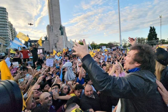Acto de Javier Milei en el Monumento a la Bandera, en Rosario