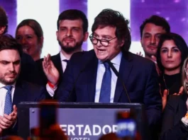 El candidato presidencial de La Libertad Avanza, Javier Milei, en las celebraciones por haber entrado al balotaje