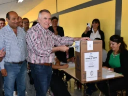 Osvaldo Jaldo votando