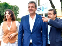 Sergio Massa junto a Natalia De La Sota y el gobernador de Misiones, Oscar Herrera Ahuad