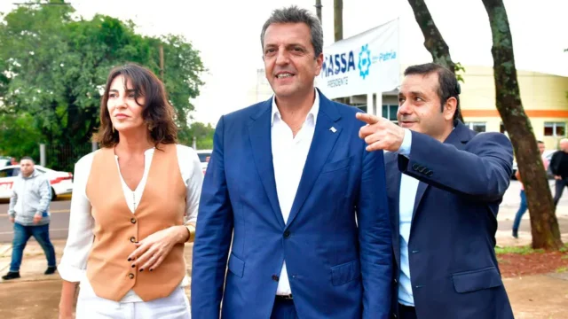 Sergio Massa junto a Natalia De La Sota y el gobernador de Misiones, Oscar Herrera Ahuad