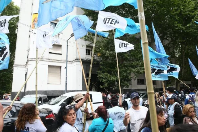 Los militantes de la UTEP, en la puerta de la CGT