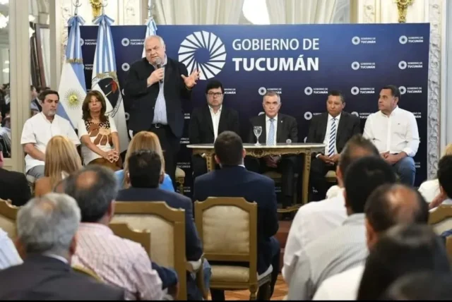 1080x722 en-casa-de-gobierno-masso-habla-mientras-jaldo-escucha-atentamente-1020949-085116