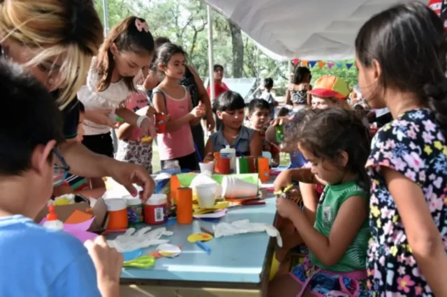 Cientos de niños y niñas disfrutaron de una tarde de juegos y entretenimientos