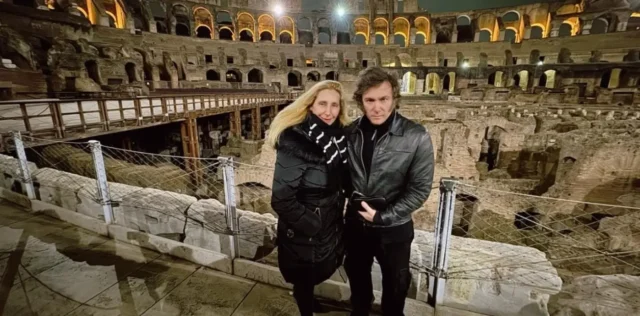 Javier Milei y su hermana Karina en el Coliseo, en Roma