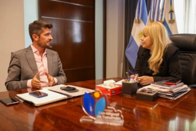 La intendenta Rossana Chahla junto a Sebastián Giobellina, presidente del Ente Tucumán Turismo