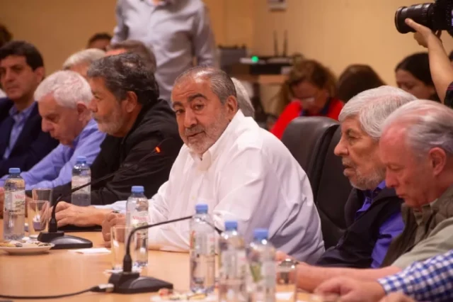 Héctor Daer, acompañado por Hugo Moyano, Andrés Rodríguez, José Luis Lingeri y Gerardo Martínez, en una reunión de la CGT