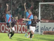 San Martín fue muy superior a Arsenal, le ganó 3-0 y saltó a la cima