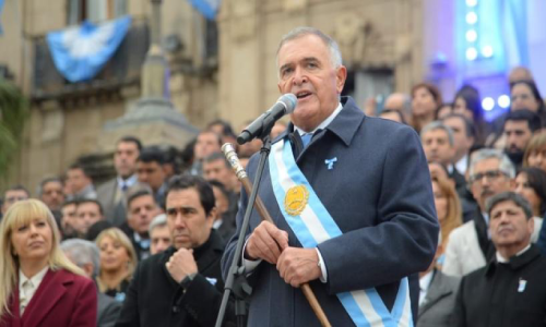 Osvaldo Jaldo y su discurso en plaza Independencia.-