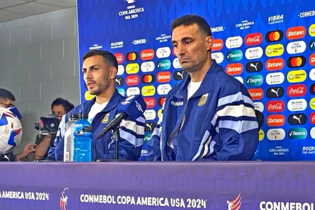 Paredes y Scaloni, en la conferencia de prensa en Atlanta