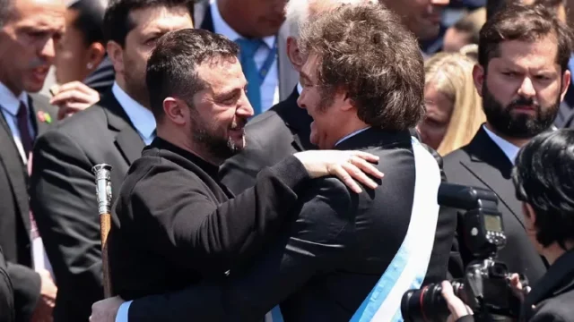 Volodomir Zelensky y Javier Milei, en diciembre pasado, durante los actos de asunción en Buenos Aires