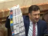 Boleta de papel El senador Kueider muestra la boleta única de papel bajo el modelo de Córdoba (1)