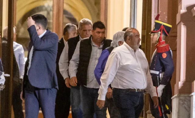 Dirigentes de la CGT a la salida de la Casa Rosada