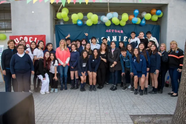 Los alumnos hicieron una campaña de concientización en la vereda de la escuela ubicada en calle Libertad al 600.