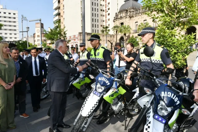 Jaldo entrega de motos a la policía