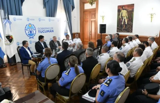 Jaldo reunido con la policía