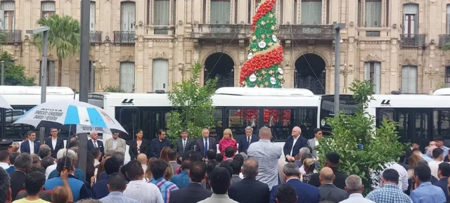 Jaldo presentó los colectivos adquiridos por la Provincia