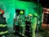 se incendió una casa y en su interior encontraron a un hombre herido con arma blanca