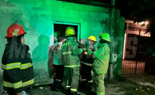 se incendió una casa y en su interior encontraron a un hombre herido con arma blanca