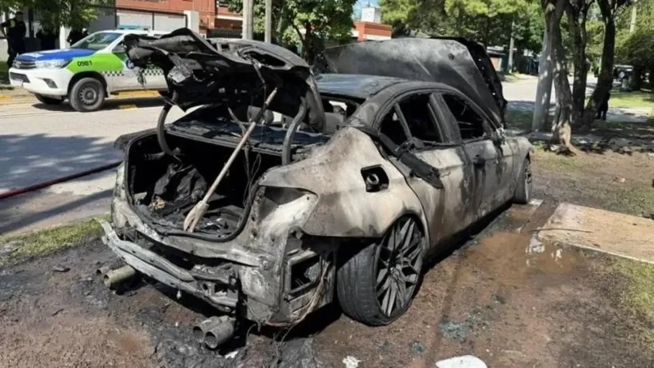 Con un bidon en la mano peleas, venganza y un BMW en llamas en plena Yerba Buena