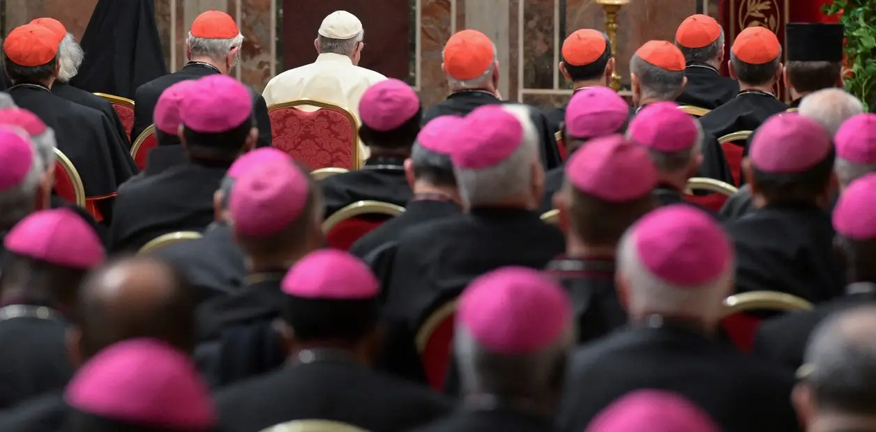 el vaticano y cardenales