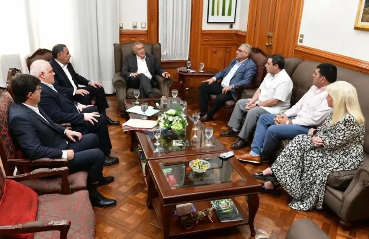 Jaldo convoco a los ministros para una reunion de gabinete