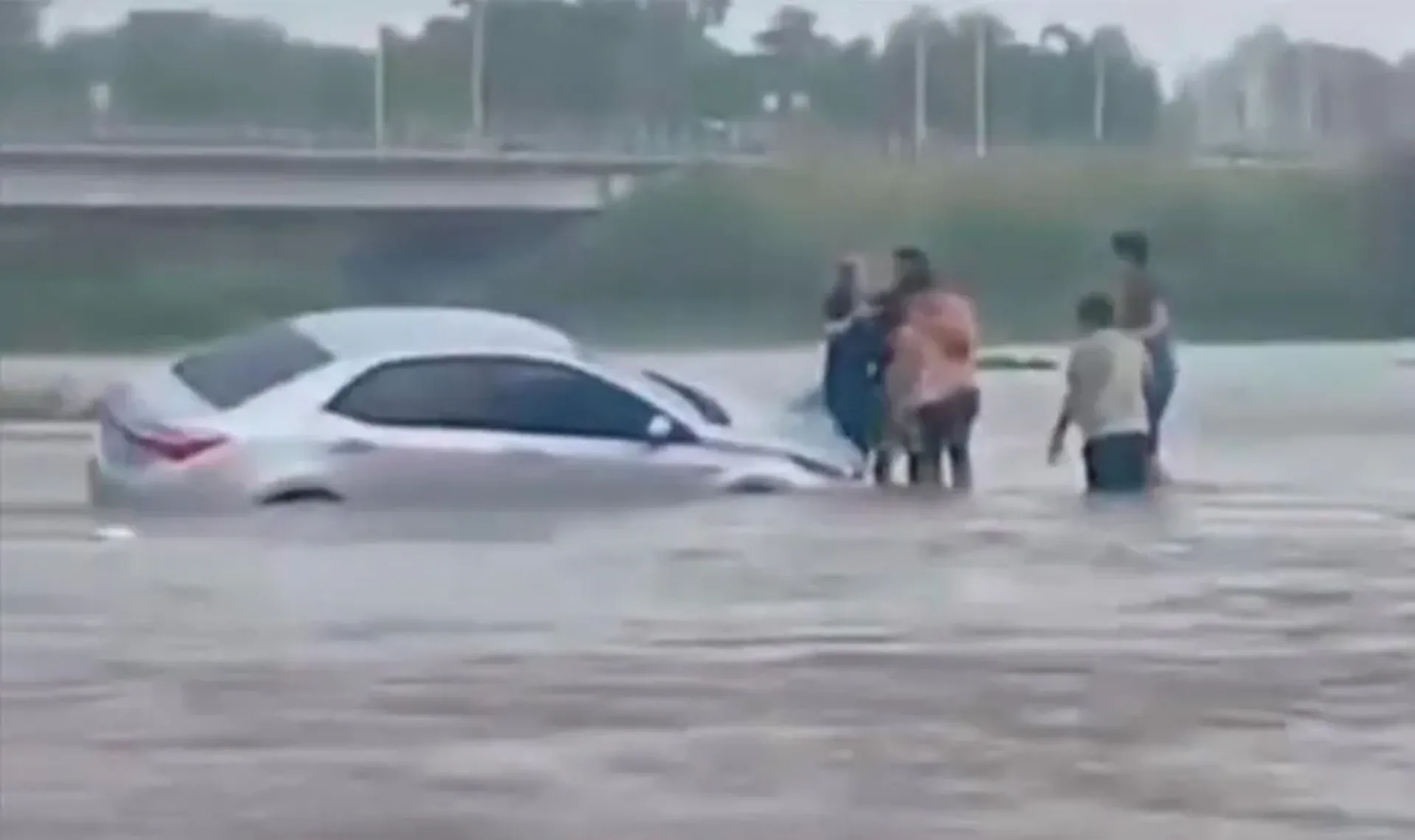 Un fuerte temporal azoto Termas de Rio Hondo gran parte de la ciudad quedo bajo el agua