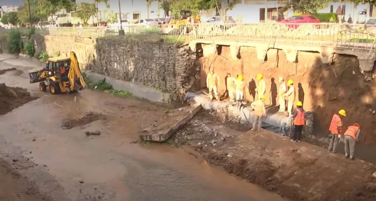 Manana habilitaran media calzada del puente de Camino del Peru y Mendoza para el transito vehicular