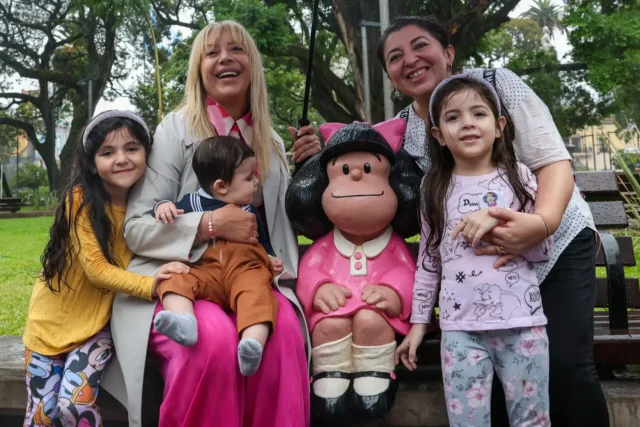 rossana chahla descubrió una escultura de mafalda