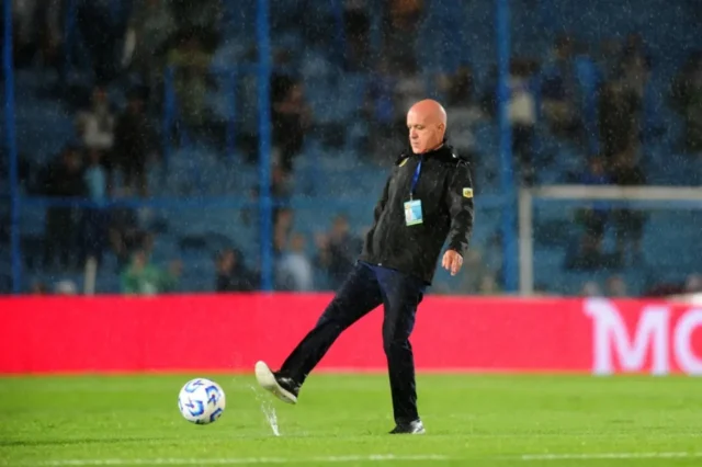 la cancha no resistio la lluvia y el partido entre atletico e independiente se suspendio la cancha no resistio la lluvia y el partido entre atletico e independiente se suspendio