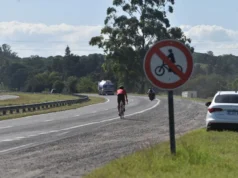 prohibido circular en bicicleta