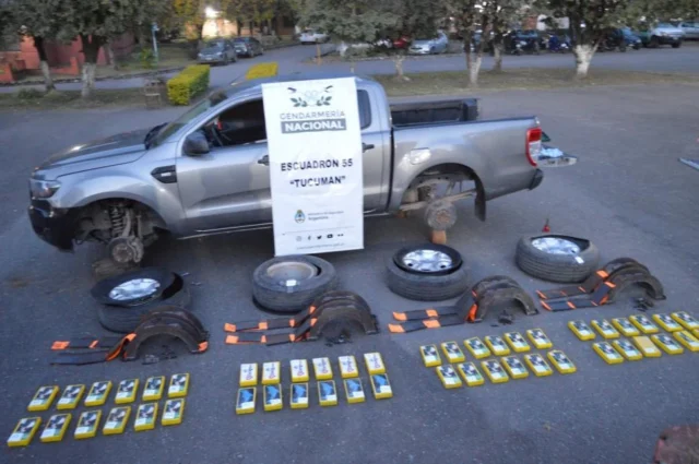 camioneta con droga en las ruedas camioneta con droga en las ruedas